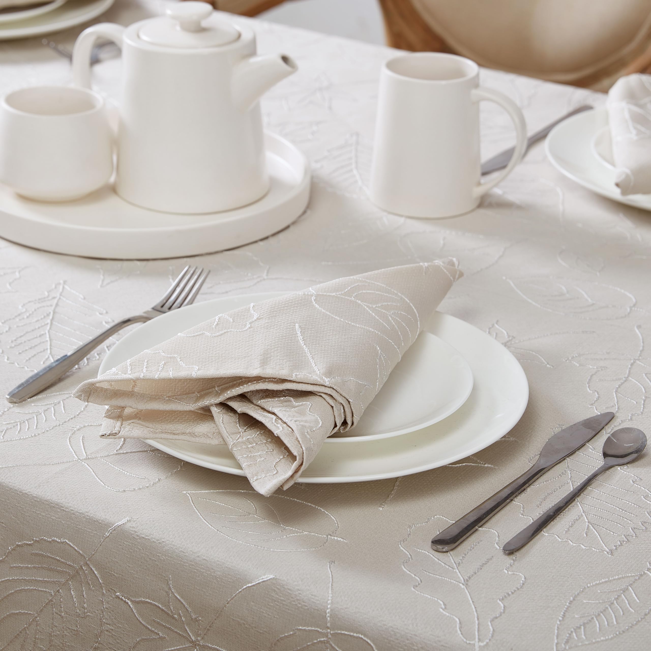 Amazon.com: Laura Ashley Tablecloth Raised Woven Embroidered